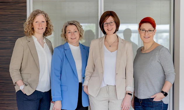 Foto: Katharina Hein --- Unsere Familienberaterinnen: Sandra Gilles (v.l.), Silke Wilken, Tina Ritterskamp und Janine Kneib.