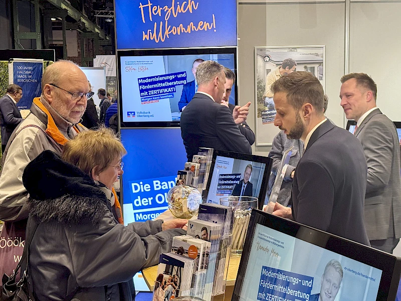 Fotos: Volksbank Oberberg --- Unser Team informierten die Besucher umfassend  zu Themen wie Immobilien, Baufinanzierung, energetischer Modernisierung und Fördermitteln.