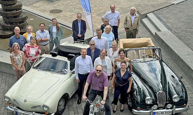 Gruppenfoto mit Vertretern von Volksbank Oberberg und IG Bismark.