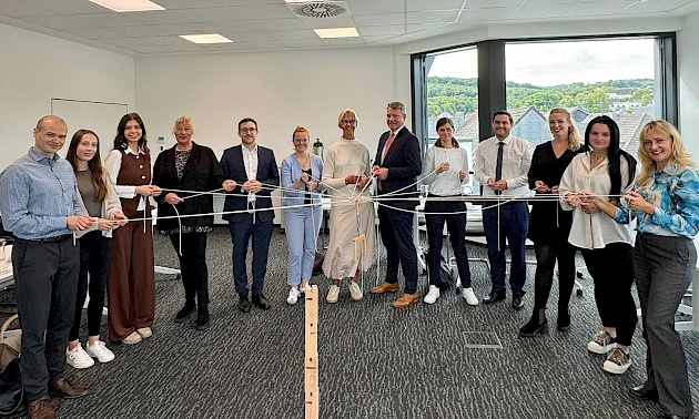 Gruppenbild der Teilnehmer des Neueinsteiger-Workshops der Volksbank Oberberg.